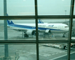 羽田空港で 767-300