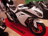 Ninja250のエッジの効いたフロントマスク