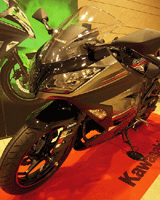 Ninja250 ABSモデルのフロントマスク