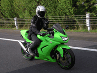 行きの高速で、唯一バイクのサトちゃん