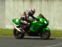 メインストレートのJUNと14R