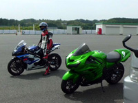 R1000のナエちゃんとZX14R
