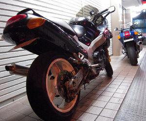 ZZR1100CD^